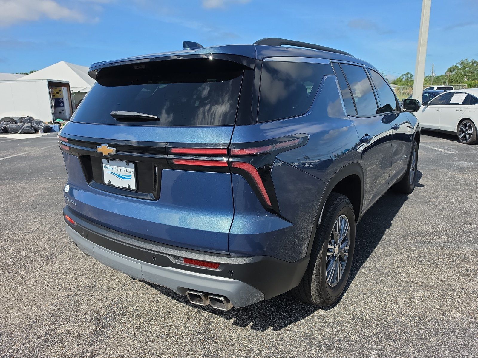Used 2026 Chevrolet Traverse LT w/ Driver Confidence Package FWD image 3
