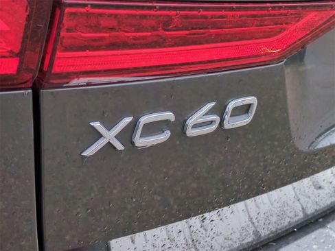 Used 2022 Volvo XC60 B5 Inscription w/ Advanced Package image 12