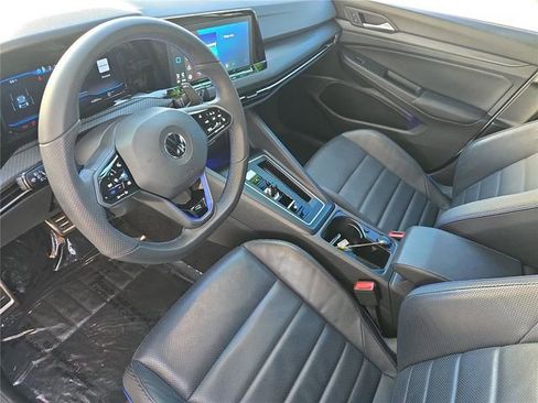 Used 2022 Volkswagen Golf R image 16