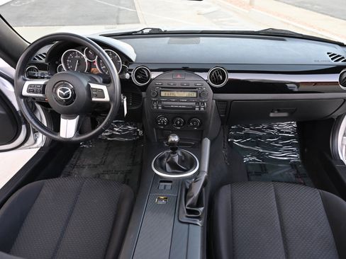 Used 2007 MAZDA MX-5 Miata Touring w/ Suspension Pkg image 17