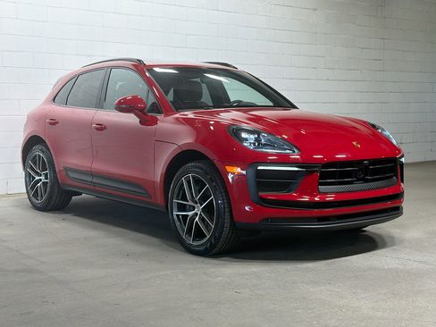 Certified 2025 Porsche Macan image 6