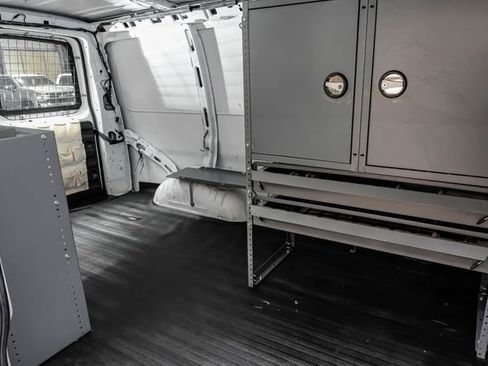 Used 2009 Chevrolet Express 1500 image 37