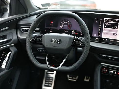 New 2026 Audi SQ5 Premium Plus image 28