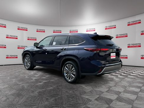 New 2026 Toyota Highlander Platinum AWD/4WD image 7