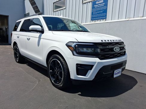 Used 2022 Ford Expedition Limited AWD/4WD image 7