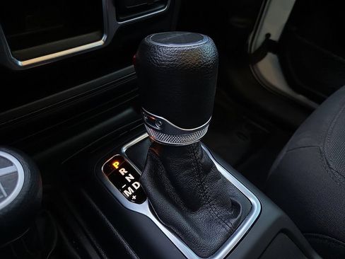 Used 2023 Jeep Gladiator Sport AWD/4WD image 16