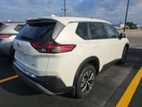 Used 2023 Nissan Rogue SV FWD image 4
