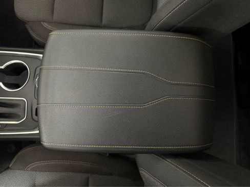 Used 2020 Chevrolet Traverse LT w/ Driver Confidence II Package AWD/4WD image 21