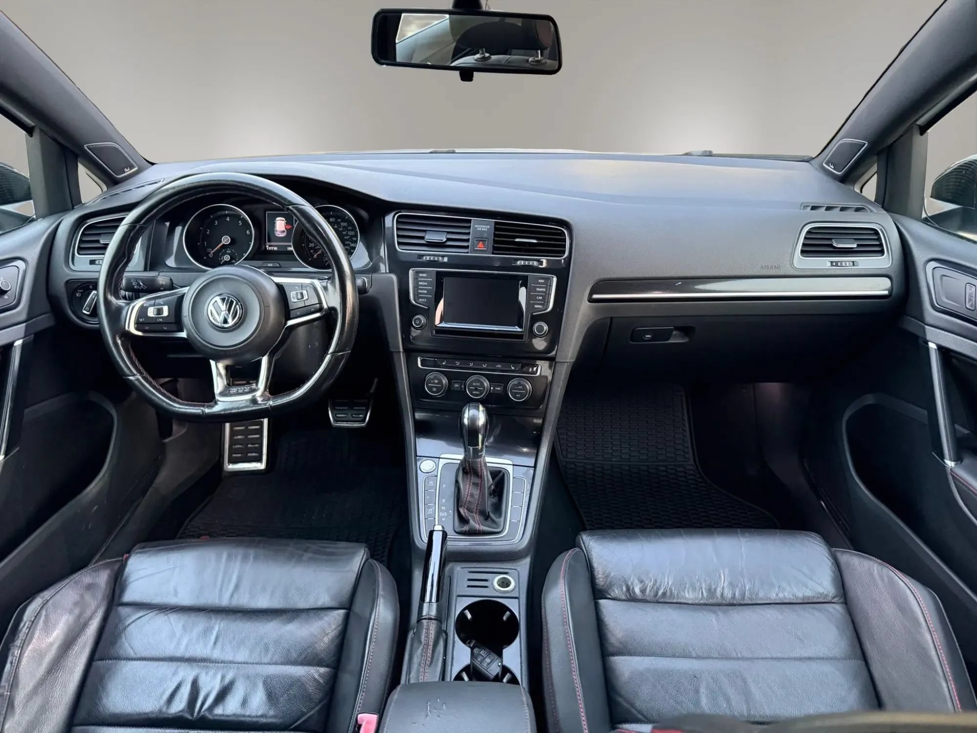 Used 2015 Volkswagen Golf 4-Door FWD image 9