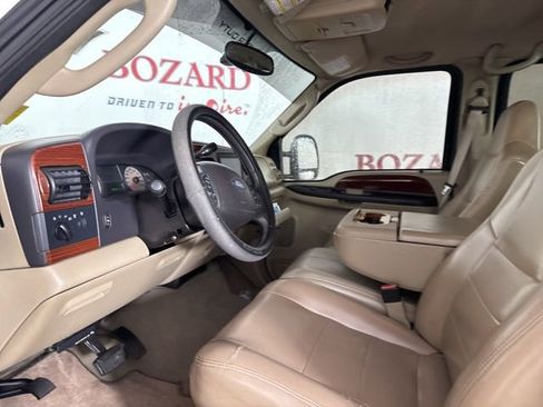 Used 2005 Ford F250 Lariat image 12