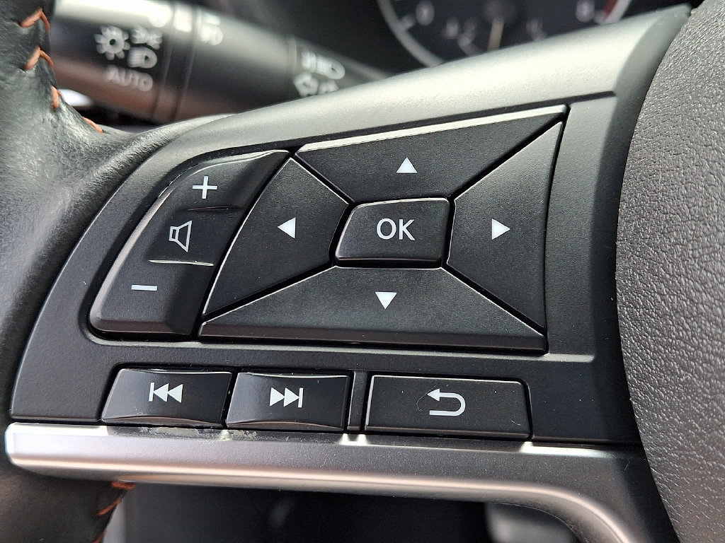 Used 2023 Nissan Sentra SR w/ Electronics Package FWD image 21