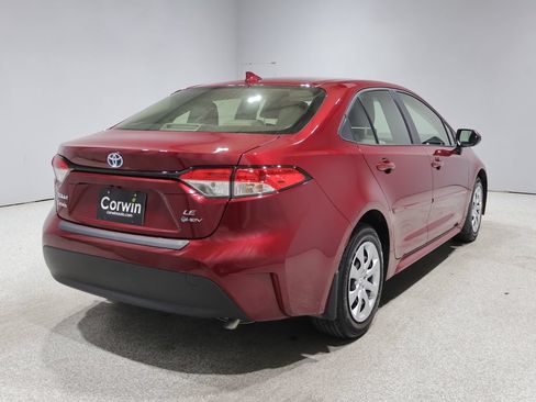 Used 2025 Toyota Corolla LE FWD image 2