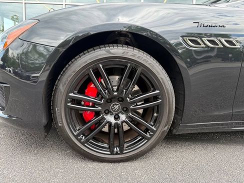 Used 2023 Maserati Quattroporte Modena Q4 AWD/4WD image 6
