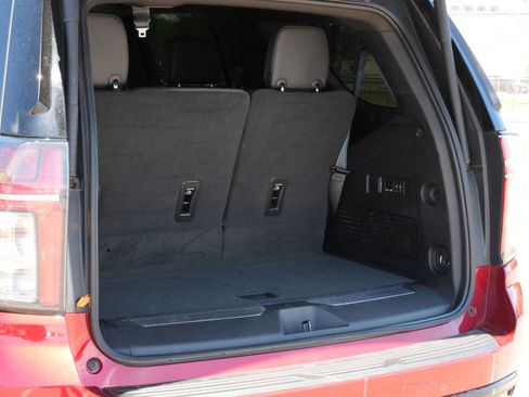 Used 2024 Chevrolet Tahoe Z71 w/ Luxury Package image 23