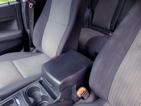 Used 2010 Jeep Grand Cherokee Laredo image 35