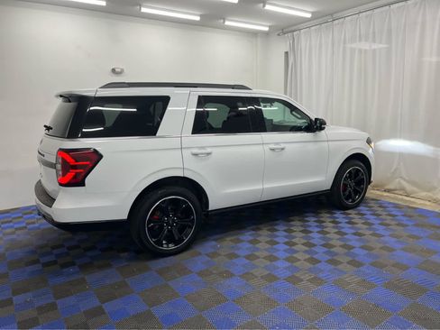Used 2022 Ford Expedition Limited image 11