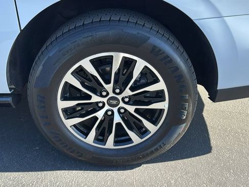 Certified 2025 Ford Expedition Max Platinum AWD/4WD image 9