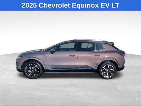 Used 2025 Chevrolet Equinox EV LT w/ Convenience Package image 2