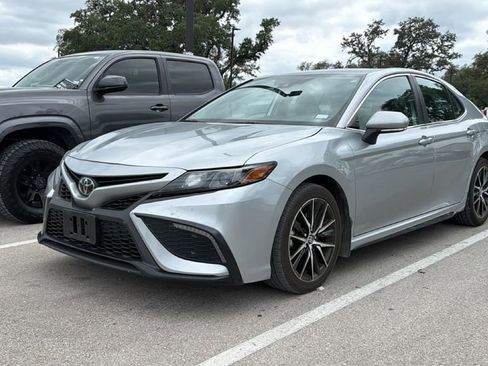 Used 2024 Toyota Camry SE FWD image 12