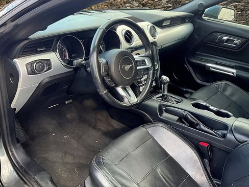 Used 2016 Ford Mustang Premium image 11