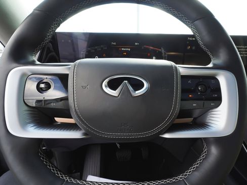 Used 2025 INFINITI QX80 Sensory AWD/4WD image 19