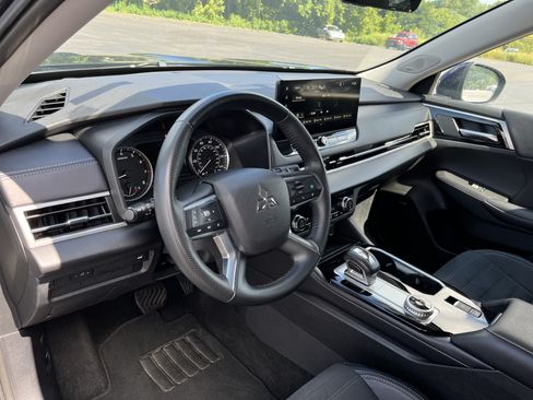 Used 2025 Mitsubishi Outlander SE AWD/4WD image 18
