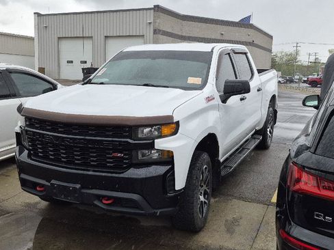 Used 2019 Chevrolet Silverado 1500 Custom Trail Boss w/ Custom Convenience Package AWD/4WD image 1
