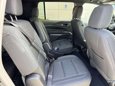 Used 2024 Chevrolet Traverse LT image 22