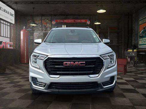 Certified 2022 GMC Terrain SLE w/ Driver Convenience Package FWD image 2