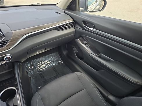 Used 2023 Nissan Altima 2.5 SV image 12
