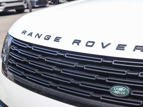 New 2026 Land Rover Range Rover Long Wheelbase SE AWD/4WD image 11