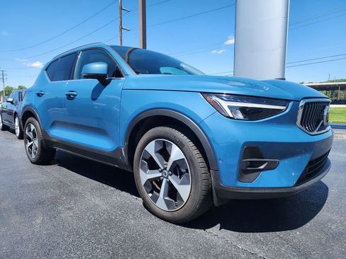 Certified 2023 Volvo XC40 B5 Plus w/ Driver Assist Package AWD/4WD image 1