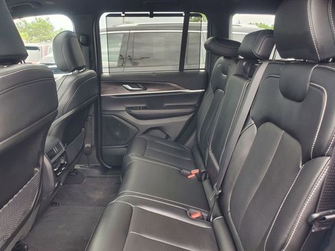 Used 2025 Jeep Grand Cherokee Limited w/ Luxury Tech Group II AWD/4WD image 30