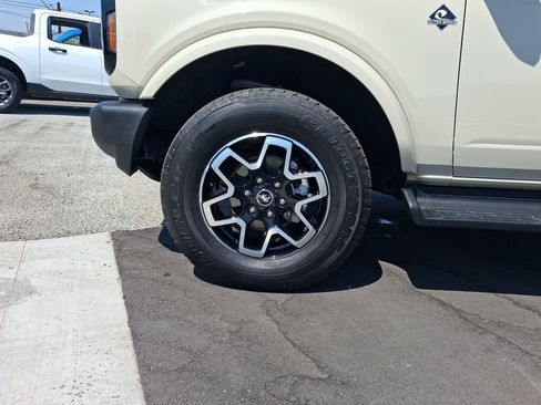 Used 2025 Ford Bronco Outer Banks image 27