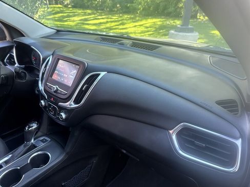 Used 2018 Chevrolet Equinox LT image 23