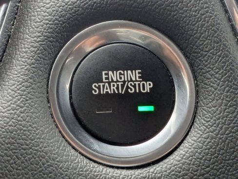 Used 2023 Chevrolet Traverse Premier image 32