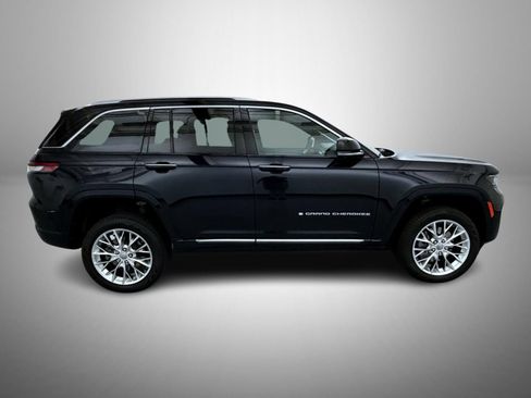 Certified 2022 Jeep Grand Cherokee Summit w/ Advanced Protech Group IV AWD/4WD image 4