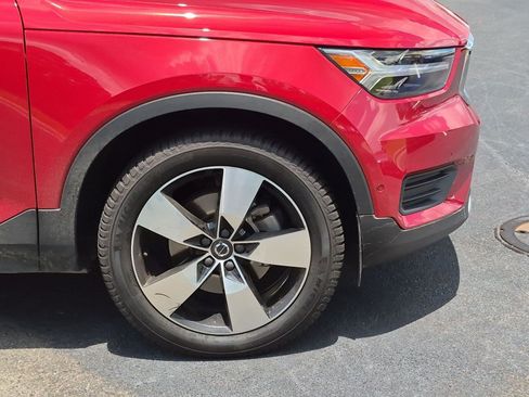 Used 2019 Volvo XC40 T4 Momentum FWD image 13
