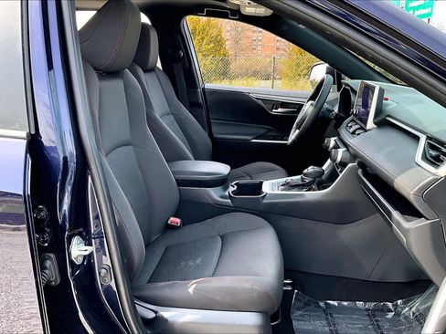 Used 2024 Toyota RAV4 SE w/ Weather & Moonroof Package image 9