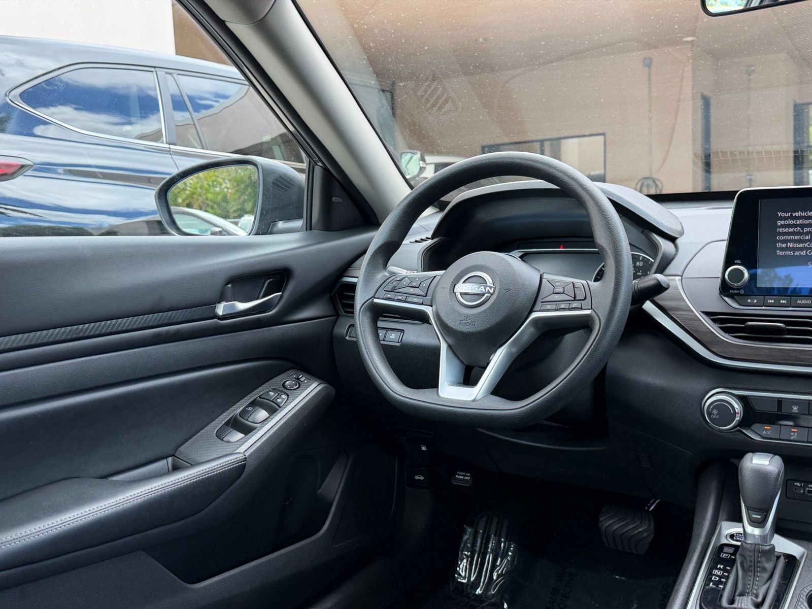 Used 2025 Nissan Altima 2.5 SV FWD image 28