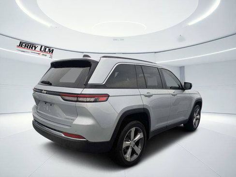 Certified 2025 Jeep Grand Cherokee Limited w/ Trailer Tow Package AWD/4WD image 3