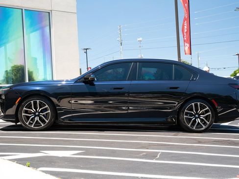 Used 2023 BMW i7 xDrive60 AWD/4WD image 21