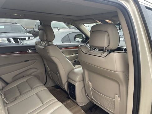 Used 2011 Jeep Grand Cherokee Overland image 17