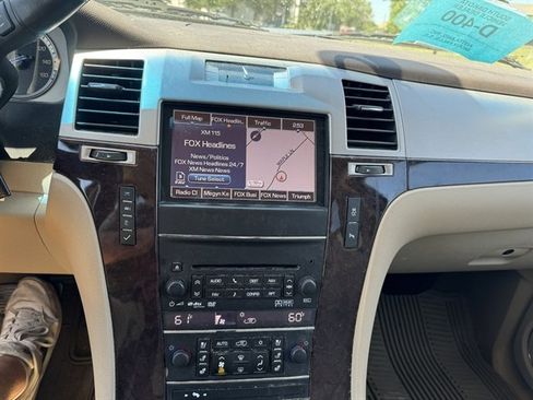 Used 2013 Cadillac Escalade EXT AWD/4WD image 11