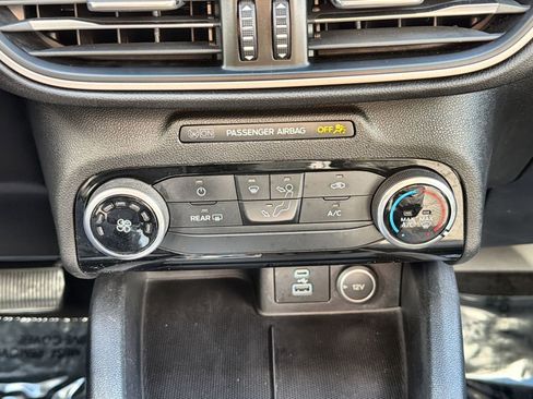 Used 2021 Ford Escape SE image 21