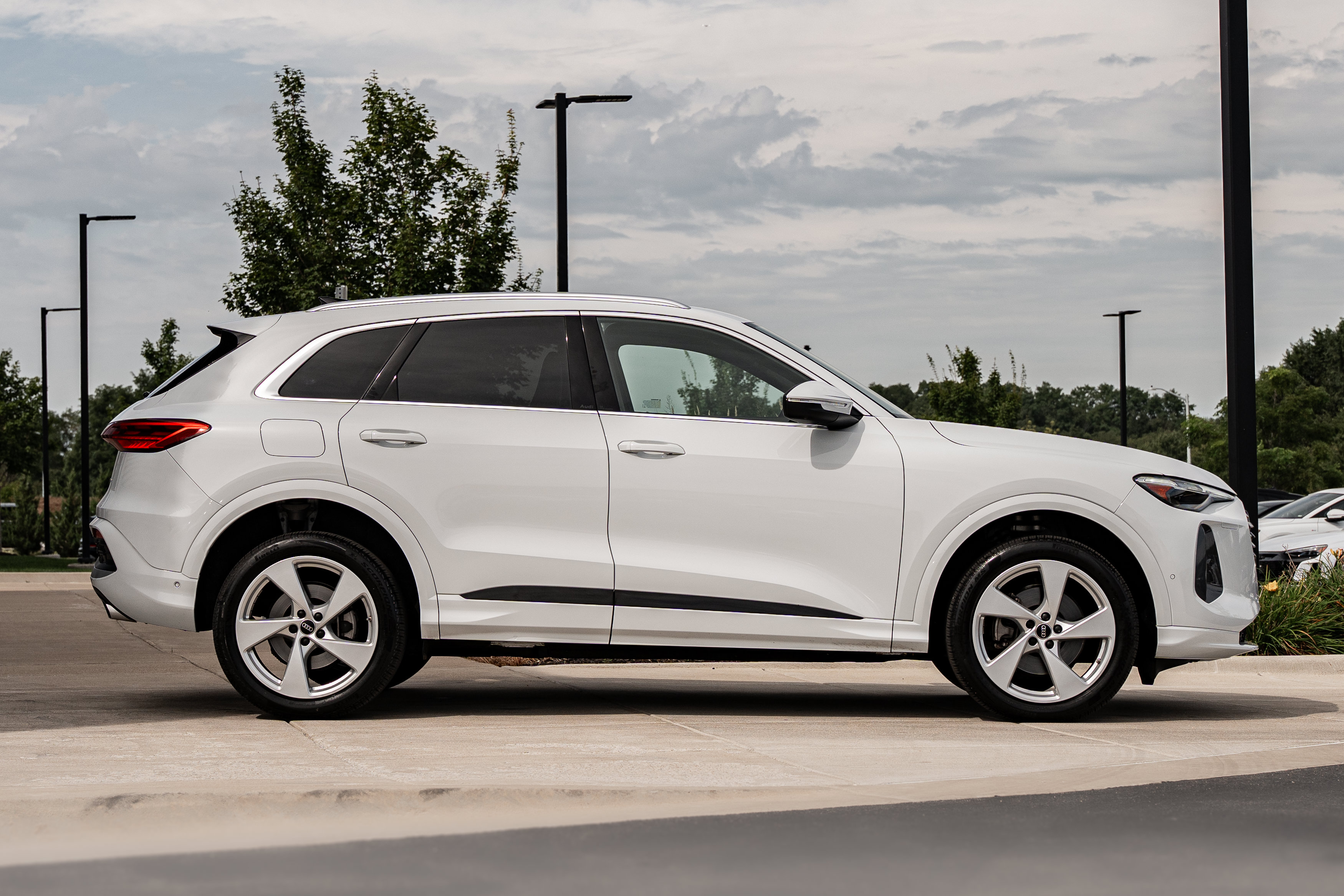 Certified 2025 Audi Q5 Premium w/ Premium Plus AWD/4WD image 3
