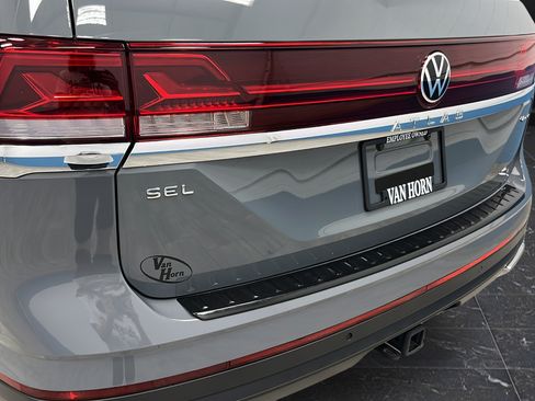 Used 2025 Volkswagen Atlas SEL AWD/4WD image 41