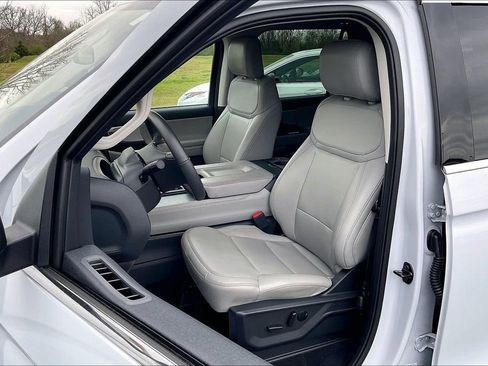 Used 2025 Ford Expedition Active AWD/4WD image 23