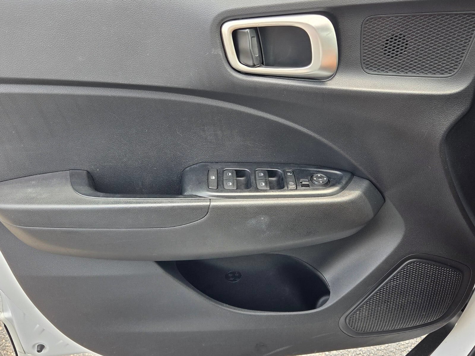 Used 2021 Hyundai Venue SEL FWD image 28