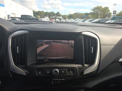 Used 2022 GMC Terrain SLE w/ Driver Convenience Package image 19